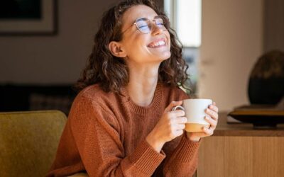 ¿Por qué el café mancha los dientes?